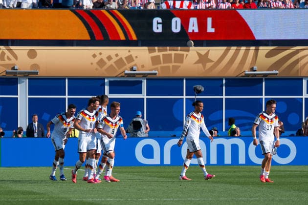 Die Deutsche Mannschaft bejubelt das 1:1 durch Kai Havertz (Germany, 7). Im Hintergrund sieht man die Aufschrift Goal auf der Werbebande FIFA World Cup, WM, Weltmeisterschaft, Fussball 2026: Deutschland v Paraguay 29 June 2026, FIFA World Cup 2026: Germany v Paraguay (Round of 32) at Boston Stadium in Foxborough, Massachusetts, USA *** The German team celebrates Kai Havertz s 1-1 goal. In the background, the word Goal is visible on the advertising board: FIFA World Cup 2026 Germany vs. Paraguay, June 29, 2026, FIFA World Cup 2026: Germany vs. Paraguay, Round of 32, at Boston Stadium in Foxborough, Massachusetts, USA Copyright: HMBxMedia xMarcoxBader