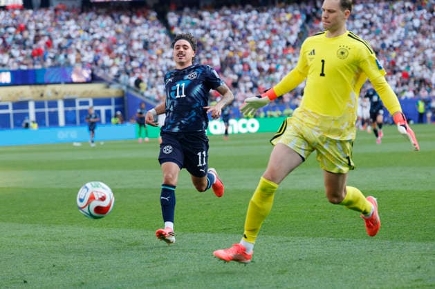Germany s goalkeeper Manuel Neuer clears the ball away from Paraguay s Mauricio in extra time during a FIFA World Cup, WM, Weltmeisterschaft, Fussball match at Boston Stadium in Boston on Monday, June 29, 2026.  BOS20260629830 CJxGUNTHER