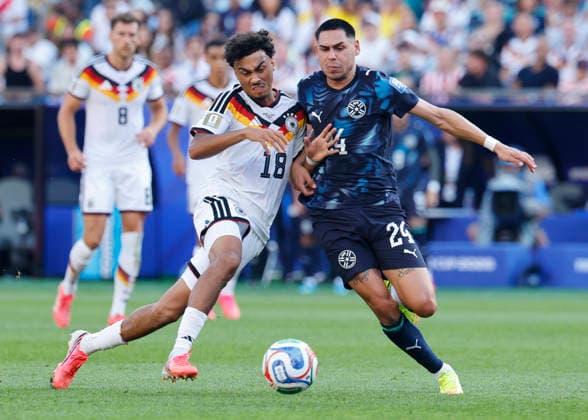 Germany s Nathaniel Brown (18) and Paraguay s Gustavo Caballero battle for the ball in extra time during a FIFA World Cup, WM, Weltmeisterschaft, Fussball match at Boston Stadium in Boston on Monday, June 29, 2026.  BOS20260629834 CJxGUNTHER