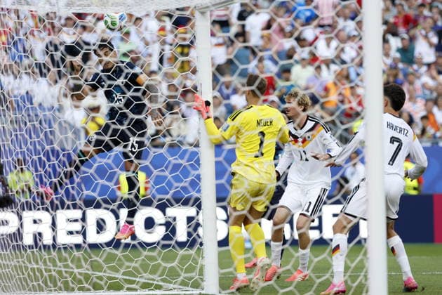 FIFA World Cup, WM, Weltmeisterschaft, Fussball 2026 - Round of 32 - Germany vs Paraguay Gustavo Gomez of Paraguay (L) in action against (L-R) goalkeeper Manuel Neuer, Nick Woltemade, and Kai Havertz of Germany during the FIFA World Cup 2026 Round of 32 match Germany against Paraguay, in Boston, Massachusetts, USA, 29 June 2026. FOXBOROUGH United States  Copyright: xGREGxCOOPERx