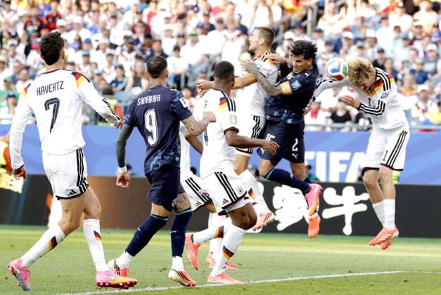 FIFA World Cup, WM, Weltmeisterschaft, Fussball 2026 - Round of 32 - Germany vs Paraguay Nick Woltemade (R) of Germany heads the ball during the FIFA World Cup 2026 Round of 32 match Germany against Paraguay, in Boston, USA, 29 June 2026. FOXBOROUGH United States  Copyright: xSHAWNxTHEWx