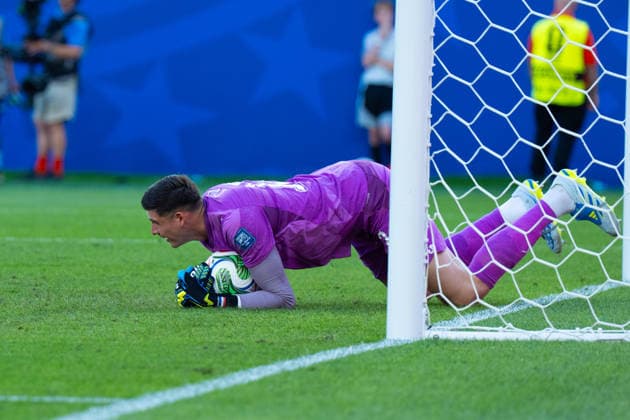 Orlando Gil (Paraguay, 12) hält den Kopfball von Waldemar Anton (Germany, 3) FIFA World Cup, WM, Weltmeisterschaft, Fussball 2026: Deutschland v Paraguay 29 June 2026, FIFA World Cup 2026: Germany v Paraguay (Round of 32) at Boston Stadium in Foxborough, Massachusetts, USA *** Orlando Gil (Paraguay, 12) blocks a header by Waldemar Anton (Germany, 3) during the 2026 FIFA World Cup match between Germany and Paraguay on June 29, 2026, in the Round of 32 at Boston Stadium in Foxborough, Massachusetts, USA Copyright: HMBxMedia xMarcoxBader