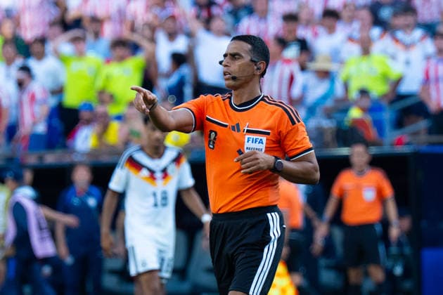 Jalal Jayed (Referee) gestikulierend FIFA World Cup, WM, Weltmeisterschaft, Fussball 2026: Deutschland v Paraguay 29 June 2026, FIFA World Cup 2026: Germany v Paraguay (Round of 32) at Boston Stadium in Foxborough, Massachusetts, USA *** Jalal Jayed, the referee, gesturing during the 2026 FIFA World Cup match between Germany and Paraguay on June 29, 2026; the Round of 32 match between Germany and Paraguay at Boston Stadium in Foxborough, Massachusetts, USA Copyright: HMBxMedia xMarcoxBader