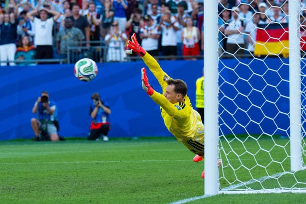 Manuel Neuer (Germany, 1) kann den Elfmeter nicht halten FIFA World Cup, WM, Weltmeisterschaft, Fussball 2026: Deutschland v Paraguay 29 June 2026, FIFA World Cup 2026: Germany v Paraguay (Round of 32) at Boston Stadium in Foxborough, Massachusetts, USA *** Manuel Neuer (Germany, No. 1) fails to stop the penalty kick. 2026 FIFA World Cup: Germany vs. Paraguay, June 29, 2026. 2026 FIFA World Cup: Germany vs. Paraguay, Round of 32, at Boston Stadium in Foxborough, Massachusetts, USA Copyright: HMBxMedia xMarcoxBader