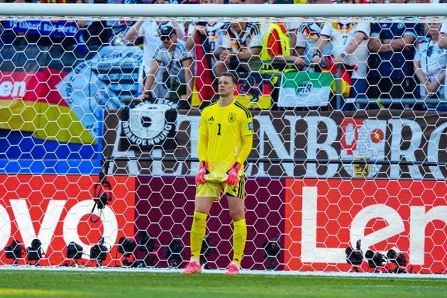 Manuel Neuer of Germany prepares for penalties Germany v Paraguay, 2026 FIFA World Cup, WM, Weltmeisterschaft, Fussball Round of 32, Football, Boston Stadium, Foxborough, Massachusetts, USA - 29 Jun 2026Foxborough Boston Stadium Massachusetts (MA) United States of America  Copyright: xJavierxGarcia Shutterstockx 16969211cb
