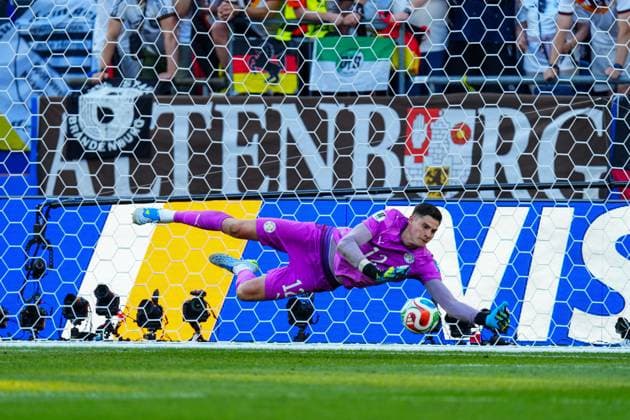 Orlando Gill of Paraguay saves Nick Woltemade of Germany Germany v Paraguay, 2026 FIFA World Cup, WM, Weltmeisterschaft, Fussball Round of 32, Football, Boston Stadium, Foxborough, Massachusetts, USA - 29 Jun 2026Foxborough Boston Stadium Massachusetts (MA) United States of America  Copyright: xJavierxGarcia Shutterstockx 16969211ce