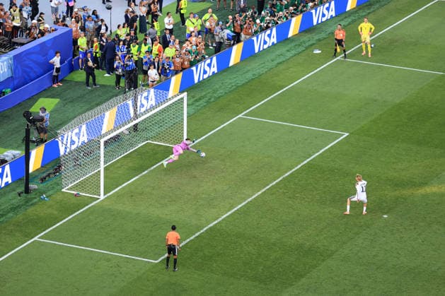Football - FIFA World Cup, WM, Weltmeisterschaft, Fussball - Round of 32 - Germany v Paraguay 29th June 2026 - FIFA World Cup - Round of 32 - Germany v Paraguay - Paraguay goalkeeper Orlando Gill saves a penalty from Nick Woltemade of Germany in the penalty shoot out - Photo: Simon Stacpoole Offside. Foxborough USA *** Fußball – FIFA-Weltmeisterschaft, Runde der letzten 32: Deutschland gegen Paraguay, 29. Juni 2026 – FIFA-Weltmeisterschaft, Runde der letzten 32: Deutschland gegen Paraguay – Paraguays Torhüter Orlando Gill hält im Elfmeterschießen einen Elfmeter von Nick Woltemade aus Deutschland. Foto: Simon Stacpoole – Abseits – Foxborough, USA  Copyright: xSimonxStacpoolexOffside