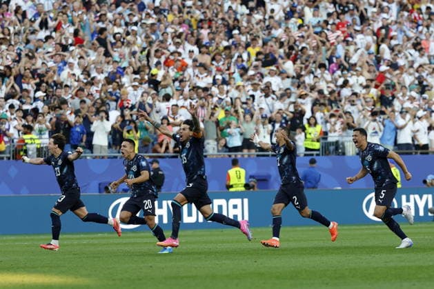 FIFA World Cup, WM, Weltmeisterschaft, Fussball 2026 - Round of 32 - Germany vs Paraguay Players of Paraguay celebrate winning the FIFA World Cup 2026 Round of 32 match Germany against Paraguay, in Boston, Massachusetts, USA, 29 June 2026. FOXBOROUGH United States  Copyright: xGREGxCOOPERx