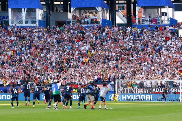 June 29, 2026, Foxborough, Massachusetts, USA: MAURICIO scores the winning PK for Paraguay to advance to the round of 16 during the 2026 FIFA World Cup, WM, Weltmeisterschaft, Fussball Round of 32 game at Boston Stadium in Massachusetts on June 29, 2026. FIFA World Cup 2026: Germany (3)1:1(4) Paraguay  - ZUMAm283 20260629_zsp_m283_001 Copyright: xBillyxMyersx