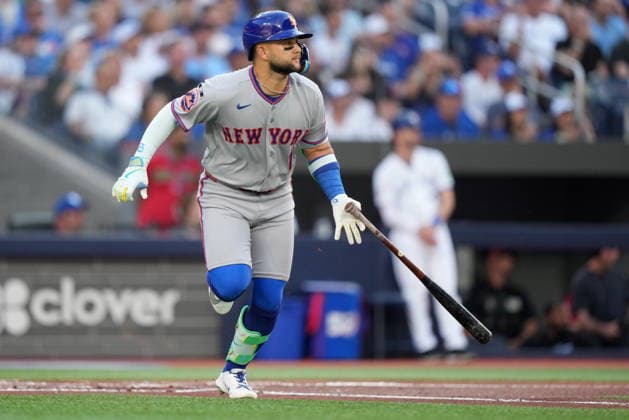 June 29, 2026, Toronto, On, CANADA: New York Mets third baseman Bo Bichette (19) watches his ball as he flies out during first inning American League MLB, Baseball Herren, USA baseball action against the Toronto Blue Jays, in Toronto, Monday, June 29, 2026. Canada News - June 29, 2026  - ZUMAc35_ 20260629_zaf_c35_080 Copyright: xNathanxDenettex