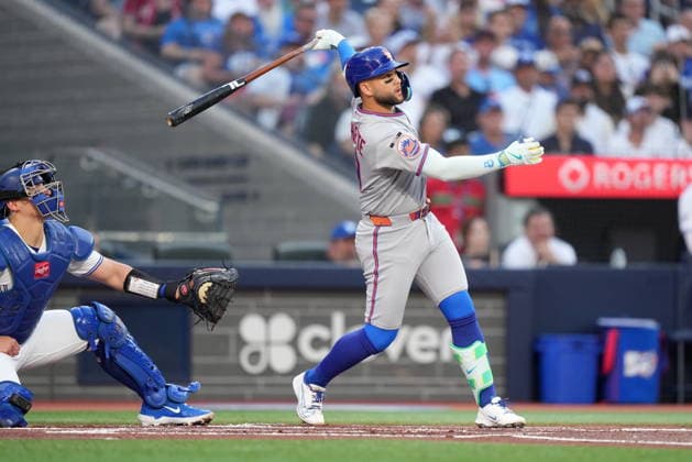 June 29, 2026, Toronto, On, CANADA: New York Mets third baseman Bo Bichette (19) watches his ball as he flies out during first inning American League MLB, Baseball Herren, USA baseball action against the Toronto Blue Jays, in Toronto, Monday, June 29, 2026. Canada News - June 29, 2026  - ZUMAc35_ 20260629_zaf_c35_082 Copyright: xNathanxDenettex
