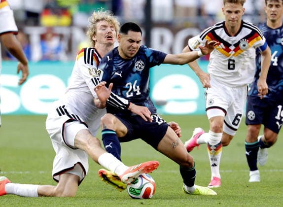 FIFA World Cup, WM, Weltmeisterschaft, Fussball 2026 - Round of 32 - Germany vs Paraguay epaselect Nick Woltemade (L) of Germany and Gustavo Caballero of Paraguay in action during the FIFA World Cup 2026 Round of 32 match Germany against Paraguay, in Boston, USA, 29 June 2026. FOXBOROUGH United States  Copyright: xSHAWNxTHEWx