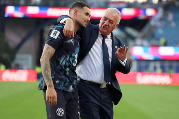 Germany v Paraguay: Round Of 32 - FIFA World Cup, WM, Weltmeisterschaft, Fussball 2026 Antonio Sanabria ad Gustavo Alfaro, Head Coach of Paraguay celebrate after winning the FIFA World Cup 2026 Round Of 32 match between Germany and Paraguay at Boston Stadium on June 29, 2026 in Foxborough, Massachusetts. Foxborough Boston Stadium MA United States Copyright: xAllstarxPicturexLibraryxLtdx
