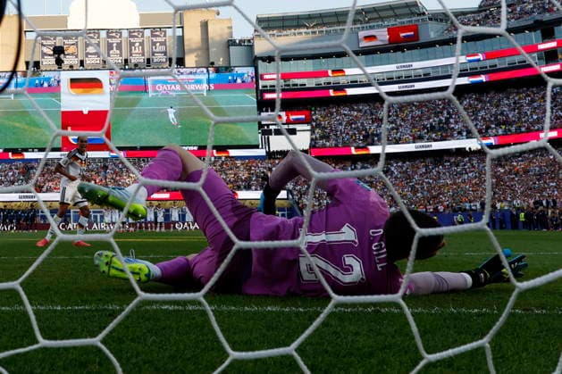 FIFA World Cup, WM, Weltmeisterschaft, Fussball 2026 - Round of 32 - Germany vs Paraguay Jamal Musiala of Germany (L) celebrates scoring his penalty kick against goalkeeper Orlando Gill of Paraguay (R) during the penalty shoot-out of the FIFA World Cup 2026 Round of 32 match Germany against Paraguay, in Boston, Massachusetts, USA, 29 June 2026. FOXBOROUGH United States  Copyright: xGREGxM.xCOOPERx