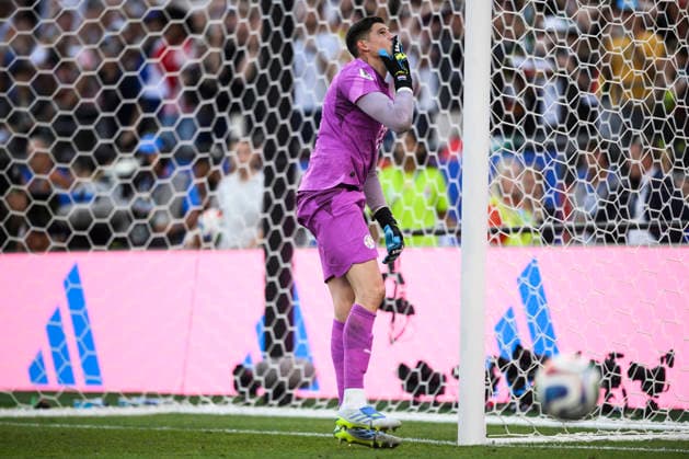 Germany v Paraguay - FIFA World Cup, WM, Weltmeisterschaft, Fussball 2026 Orlando Gill of Paraguay celebrates after saving a penalty kick during the FIFA World Cup 2026 round of 32 football match between Germany and Paraguay. Foxborough United States Copyright: xNicolòxCampox