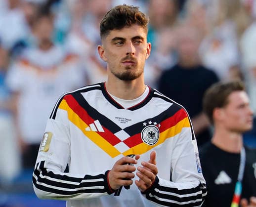 Germany s Kai Havertz applauds fans after Paraguay defeated Germany in a penalty shoot-out in a FIFA World Cup, WM, Weltmeisterschaft, Fussball match at Boston Stadium in Boston on Monday, June 29, 2026. The final score ended tied at 1-1 and Paraguay won 4-3 on penalties.  BOS20260629866 CJxGUNTHER