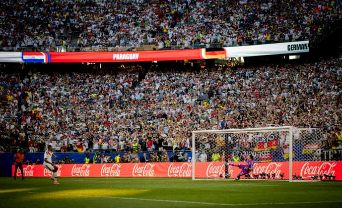 Boston, USA 29th Jun 2026. Jonathan Tah (GER) verschießt Elfmeter gegen Orlando Gill (PAR) Germany - Paraguay World Cup Deutschland - Paraguay 29.06.2026 *** Boston, USA, June 29, 2026: Jonathan Tah (GER) misses a penalty kick against Orlando Gill (PAR). Germany vs. Paraguay, World Cup, June 29, 2026