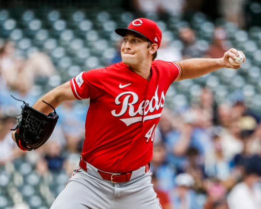 Cincinnati Reds starting pitcher Nick Lodolo throws in the first inning of the MLB, Baseball Herren, USA game between the Cincinnati Reds and the Milwaukee Brewers at American Family Field in Milwaukee, Wisconsin on Monday, June 29, 2026.  MIL20260629804 TANNENxMAURY
