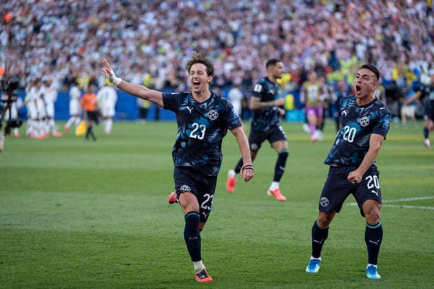 FOOTBALL : Allemagne vs Paraguay - Coupe du Monde de la FIFA 2026. Boston Stadium, Boston, Massachusetts, Etats-Unis. 29 06 2026. Les joueurs du Paraguay cÃ lebrent avec une immense euphorie apres avoir remportÃ la sÃ ance de tirs au but lors du match des seiziemes de finale de la Coupe du Monde de la FIFA 2026 entre l Allemagne et le Paraguay, au Gillette Stadium, Ã Foxborough, Massachusetts, Etats-Unis, le 29 juin 2026.  Copyright: xx