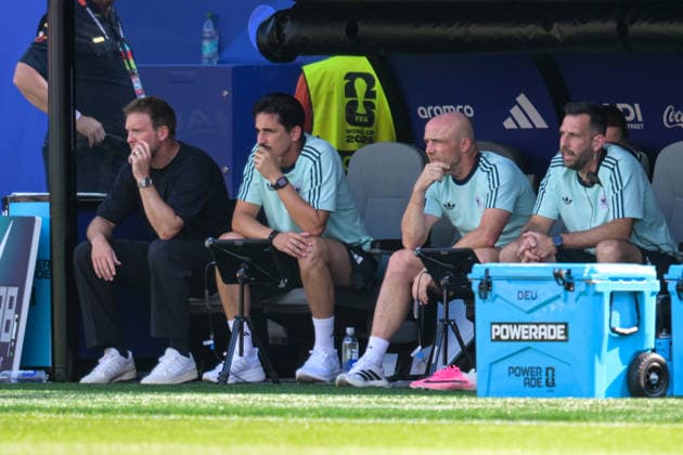 Fußball, WM 2026, 20260629, Deutschland - Paraguay. Im Bild v.l. Trainer Deutschland Julian NAGELSMANN, Co-Trainer Deutschland Benjamin HÜBNER, Co-Trainer Deutschland Alfred SCHREUDER, Individualtrainer Deutschland Mads BUTTGEREIT. Foxborough Boston-Stadion Massachusetts Vereinigte Staaten von Amerika *** Soccer, 2026 World Cup, 20260629, Germany vs. Paraguay. Pictured from left: Germany head coach Julian NAGELSMANN, Germany assistant coach Benjamin HÜBNER, Germany assistant coach Alfred SCHREUDER, Germany individual trainer Mads BUTTGEREIT. Foxborough, Boston, Massachusetts, United States of America Copyright: Passion2Press MarkusxFischerx