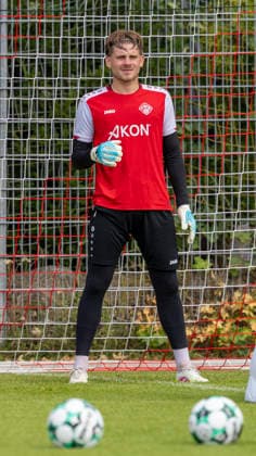 Trainingsstart bei den Würzburger Kickers, am 29.6.2026, KRE-Sportpark, Sieboldshöhe. Im Bild Torwarttraining im Tor Marko Rajkovacic. *** Start of training with the Würzburger Kickers on June 29, 2026, at KRE Sportpark, Sieboldshöhe. Pictured: Goalkeeper Marko Rajkovacic during goalkeeping practice. Copyright: HMBxMedia xHeikoxBecker