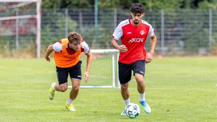 Trainingsstart bei den Würzburger Kickers, am 29.6.2026, KRE-Sportpark, Sieboldshöhe. Im Bild am Ball: Burak Karakaya. *** Start of training with the Würzburger Kickers on June 29, 2026, at KRE Sportpark, Sieboldshöhe. Pictured with the ball: Burak Karakaya Copyright: HMBxMedia xHeikoxBecker