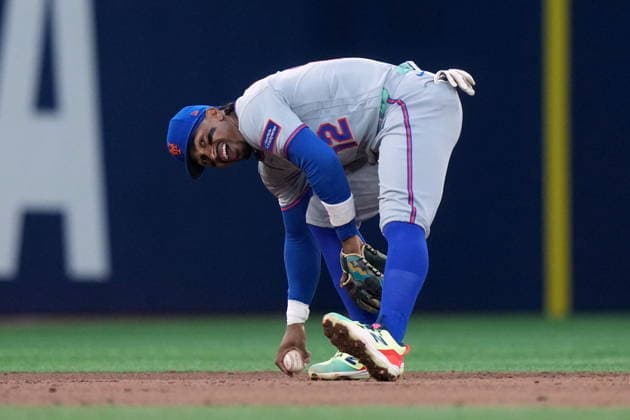 June 29, 2026, Toronto, On, CANADA: New York Mets shortstop Francisco Lindor (12) laughs as he errors on a hit by Toronto Blue Jays Kazuma Okamoto during sixth inning American League MLB, Baseball Herren, USA baseball action in Toronto, Monday, June 29, 2026. Canada News - June 29, 2026  - ZUMAc35_ 20260629_zaf_c35_102 Copyright: xNathanxDenettex