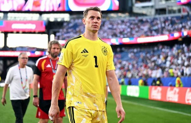 Fussball, Länderspiel, Herren, FIFA World Cup, WM, Weltmeisterschaft, Fussball 2026, Fussball-Weltmeisterschaft, USA, Sechzehntelfinale, Gilette Stadium Boston: Deutschland - Paraguay 3:4 n.E.; Manuel Neuer (GER) verlässt enttäuscht den Platz. Enttäuschung, Frust, Aktion. *** Soccer, International Match, Men s, 2026 FIFA World Cup, World Cup, USA, Round of 32, Gilette Stadium, Boston, Germany vs. Paraguay 3–4 (a.e.t.), Manuel Neuer (GER) leaves the field disappointed, Disappointment, Frustration, Action