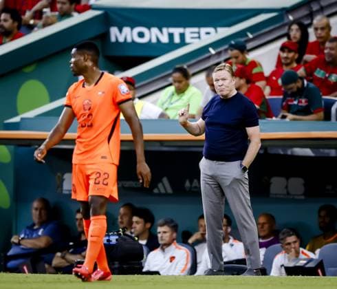 MONTERREY - (lr) Denzel Dumfries of the Netherlands and Netherlands coach Ronald Koeman during the 2026 FIFA World Cup, WM, Weltmeisterschaft, Fussball knockout phase match between the Netherlands and Morocco at the Monterrey Stadium on June 29, 2026, in Monterrey, Mexico. KOEN VAN WEEL ANP FIFA World Cup 2026 - round of 32 2026 xVIxANPxSportx xxANPxIVx 562414811 originalFilename: 562414811.jpg