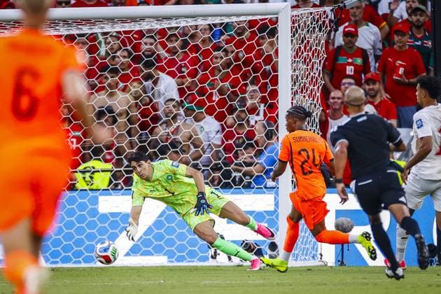 MONTERREY, 29-06-2026, Monterrey Stadium, Match between Morocco and The Netherlands during the World Cup 2026. Picture shows Morocco goalkeeper Achraf Hakimi , Netherlands player Crysencio Summerville Morocco - The Netherlands (World Cup 2026)  x204747107x Copyright: