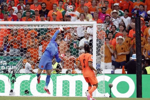 MONTERREY - Netherlands goalkeeper Bart Verbruggen during the 2026 FIFA World Cup, WM, Weltmeisterschaft, Fussball knockout phase match between the Netherlands and Morocco at the Monterrey Stadium on June 29, 2026, in Monterrey, Mexico. ROBIN VAN LONKHUIJSEN ANP FIFA World Cup 2026 - round of 32 2026 xVIxANPxSportx xxANPxIVx 562414861 originalFilename: 562414861.jpg