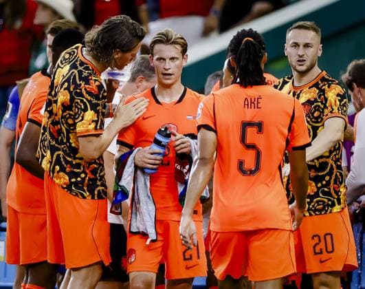 MONTERREY - Wout Weghorst for the Netherlands, Frenkie de Jong for the Netherlands, Nathan Ake for the Netherlands and Teun Koopmeiners for the Netherlands during the water break at the 2026 FIFA World Cup, WM, Weltmeisterschaft, Fussball knockout phase match between the Netherlands and Morocco at Monterrey Stadium on June 29, 2026 in Monterrey, Mexico. KOEN VAN WEEL ANP FIFA World Cup 2026 - round of 32 2026 xVIxANPxSportx xxANPxIVx 562415035 originalFilename: 562415035.jpg