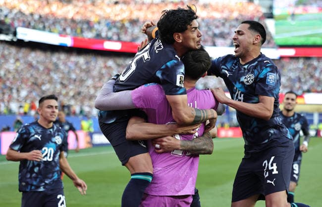 June 29, 2026, Foxborough, Massachusetts, USA: Paraguay celebrates their win after the June 29th FIFA World Cup, WM, Weltmeisterschaft, Fussball 2026 matchup between Germany and Paraguay at Gillette Stadium in Foxborough, Massachusetts. FIFA World Cup 2026: Germany : Paraguay  - ZUMAs325 20260629_zsp_s325_083 Copyright: xJessxStilesx