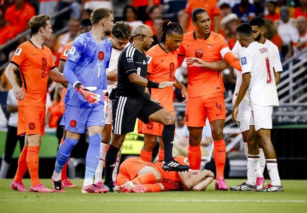 MONTERREY - (lr) Jan Paul van Hecke of the Netherlands lies on the ground after a collision with Azzedine Ounahi of Morocco during the 2026 FIFA World Cup, WM, Weltmeisterschaft, Fussball knockout phase match between the Netherlands and Morocco at Monterrey Stadium on June 29, 2026, in Monterrey, Mexico. KOEN VAN WEEL ANP FIFA World Cup 2026 - round of 32 2026 xVIxANPxSportx xxANPxIVx 562415217 originalFilename: 562415217.jpg
