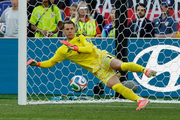 FOXBOROUGH, MA - JUNE 29: Manuel Neuer 1 of Germany guesses wrong in the penalty kick shootout during a FIFA World Cup, WM, Weltmeisterschaft, Fussball 2026 Round of 32 match between Germany and Paraguay on June 29, 2026 at Boston Stadium in Foxborough, Massachusetts. (Photo by Fred Kfoury III Icon Sportswire) SOCCER: JUN 29 FIFA World Cup 26 Round of 32 - Germany v Paraguay EDITORIAL USE ONLY Icon482260629061