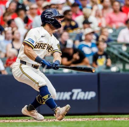 Milwaukee Brewers right fielder Sal Frelick hits a double in the second inning of the MLB, Baseball Herren, USA game between the Cincinnati Reds and the Milwaukee Brewers at American Family Field in Milwaukee, Wisconsin on Monday, June 29, 2026.  MIL20260629812 TANNENxMAURY