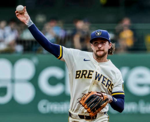 Milwaukee Brewers second baseman Brice Turang throws out Cincinnati Reds catcher Tyler Stephenson in the fourth inning of the MLB, Baseball Herren, USA game between the Cincinnati Reds and the Milwaukee Brewers at American Family Field in Milwaukee, Wisconsin on Monday, June 29, 2026.  MIL20260629818 TANNENxMAURY