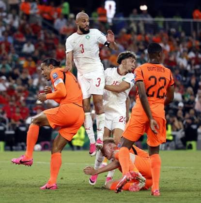 MONTERREY - Noussair Mazraoui of Morocco hits Jan Paul van Hecke of the Netherlands on the head during the 2026 FIFA World Cup, WM, Weltmeisterschaft, Fussball knockout phase match between the Netherlands and Morocco at Monterrey Stadium on June 29, 2026, in Monterrey, Mexico. ROBIN VAN LONKHUIJSEN ANP FIFA World Cup 2026 - round of 32 2026 xVIxANPxSportx xxANPxIVx 562416060 originalFilename: 562416060.jpg