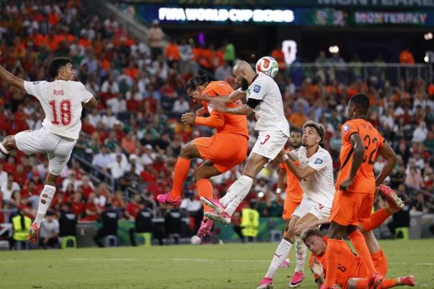 MONTERREY - (lr) Virgil van Dijk for the Netherlands, Noussair Mazraoui for Morocco during the 2026 FIFA World Cup, WM, Weltmeisterschaft, Fussball knockout phase match between the Netherlands and Morocco at Monterrey Stadium on June 29, 2026, in Monterrey, Mexico. ROBIN VAN LONKHUIJSEN ANP FIFA World Cup 2026 - round of 32 2026 xVIxANPxSportx xxANPxIVx 562416164 originalFilename: 562416164.jpg