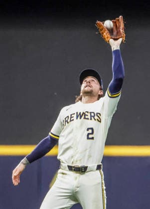 Milwaukee Brewers second baseman Brice Turang catches a fly ball hit by Cincinnati Reds right fielder Noelvi Marte in the sixth inning of the MLB, Baseball Herren, USA game between the Cincinnati Reds and the Milwaukee Brewers at American Family Field in Milwaukee, Wisconsin on Monday, June 29, 2026.  MIL20260629831 TANNENxMAURY