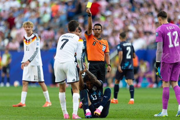 June 29, 2026; Foxborough, Massachusetts, USA; Referee Jalal Jared gives a yellow card to Germany forward Kai Havertz (7) in a FIFA World Cup, WM, Weltmeisterschaft, Fussball 2026 Round of 32 match between Germany and Paraguay at Boston Stadium. (c) CSM FIFA World Cup 2026: Germany Vs Paraguay JUN 29  - ZUMAc04_ 20260629_zma_c04_088 Copyright: xBurtxGranofskyx