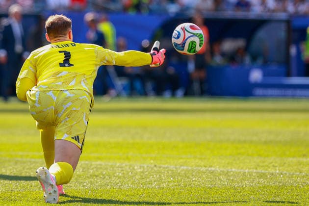 June 29, 2026, Foxborough, Massachusetts, USA: MANUEL NEUER of Germany throws the ball back into play during the 2026 FIFA World Cup, WM, Weltmeisterschaft, Fussball Round of 32 game at Boston Stadium in Massachusetts on June 29, 2026. FIFA World Cup 2026: Germany (3)1:1(4) Paraguay  - ZUMAm283 20260629_zsp_m283_011 Copyright: xBillyxMyersx