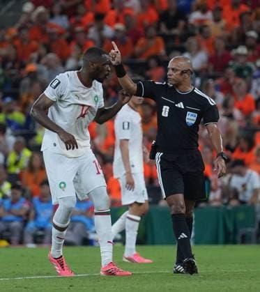 Netherlands v Morocco - FIFA World Cup, WM, Weltmeisterschaft, Fussball 2026 - Round of 32 MONTERREY, MEXICO - JUNE 29: Referee Wilton Sampaio talks to Issa Diop of Morocco during the 2026 FIFA World Cup Round of 32 match between Netherlands and Morocco at Estadio BBVA (Monterrey Stadium) in Monterrey, Mexico on June 29, 2026. Juancho Torres Anadolu Nuevo Leon Mexico. Editorial use only. Please get in touch for any other usage.  Copyright: x2026xAnadoluxJuanchoxTorresx