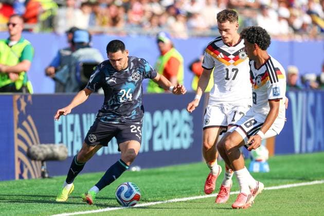 June 29, 2026, Foxborough, Ma, United States of America: Gustavo Caballero player of Paraguay and Florian Wirtz player of Germany during the FIFA World Cup, WM, Weltmeisterschaft, Fussball 2026 Round of 32 match between Germany and Paraguay at Boston Stadium, in Foxborough, United States, on Monday, June 29, 2026.(Foto: Brazil Photo Press Brazil Photo Press) INTERNATIONAL Foxborough United States of America - ZUMAv122 0860361199st Copyright: xWilliamxVolcovx