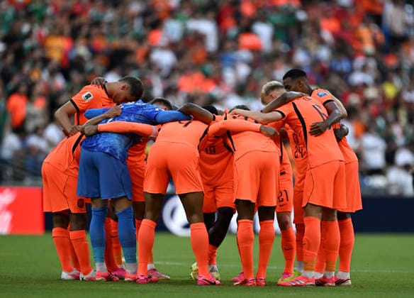 (260630) -- MONTERREY, June 30, 2026 -- Players of the Netherlands huddle before the round of 32 match between the Netherlands and Morocco at the 2026 FIFA World Cup, WM, Weltmeisterschaft, Fussball at Estadio Monterrey in Monterrey, Mexico, on June 29, 2026. ) (SP)MEXICO-MONTERREY-FOOTBALL-FIFA WORLD CUP--ROUND OF 32-NED VS MAR WuxWei 