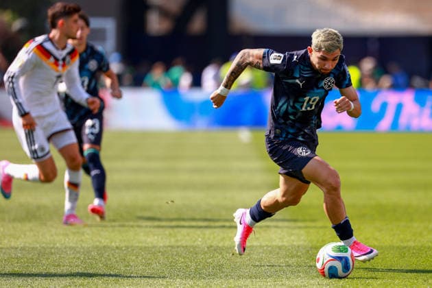 June 29, 2026, Foxborough, Massachusetts, USA: JULIO ENICISO of Paraguay dribbles the ball during the 2026 FIFA World Cup, WM, Weltmeisterschaft, Fussball Round of 32 game at Boston Stadium in Massachusetts on June 29, 2026. Foxborough USA - ZUMAm283 20260629_zsp_m283_003 Copyright: xBillyxMyersx
