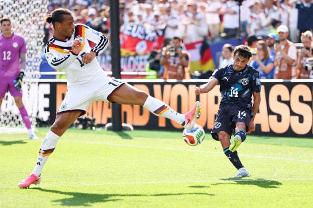 FOXBOROUGH, MASSACHUSETTS - JUNE 29: Leroy Sane of Germany defends against Andres Cubas of Paraguay during the FIFA World Cup, WM, Weltmeisterschaft, Fussball 2026 Round of 32 match between Germany and Paraguay at Boston Stadium on June 29, 2026 in Foxborough, Massachusetts.  Copyright: xWuxZhizhaox 111651327769