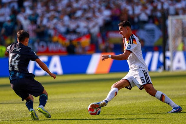 June 29, 2026, Foxborough, Massachusetts, USA: ALEKSANDAR PAVLOVIC of Germany dribbles the ball during the 2026 FIFA World Cup, WM, Weltmeisterschaft, Fussball Round of 32 game at Boston Stadium in Massachusetts on June 29, 2026. Foxborough USA - ZUMAm283 20260629_zsp_m283_021 Copyright: xBillyxMyersx