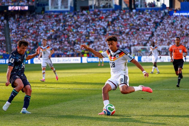 June 29, 2026, Foxborough, Massachusetts, USA: NATHANIEL BROWN of Germany plays a cross during the 2026 FIFA World Cup, WM, Weltmeisterschaft, Fussball Round of 32 game at Boston Stadium in Massachusetts on June 29, 2026. Foxborough USA - ZUMAm283 20260629_zsp_m283_033 Copyright: xBillyxMyersx