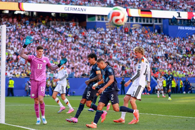 June 29, 2026, Foxborough, Massachusetts, USA: The ball bounces out of play after a corner kick during the 2026 FIFA World Cup, WM, Weltmeisterschaft, Fussball Round of 32 game at Boston Stadium in Massachusetts on June 29, 2026. Foxborough USA - ZUMAm283 20260629_zsp_m283_052 Copyright: xBillyxMyersx